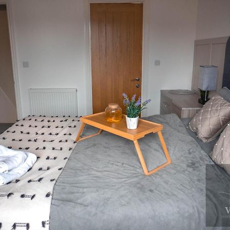 Spacious 1-Bedroom Home With Free Private Parking Swansea Exterior photo
