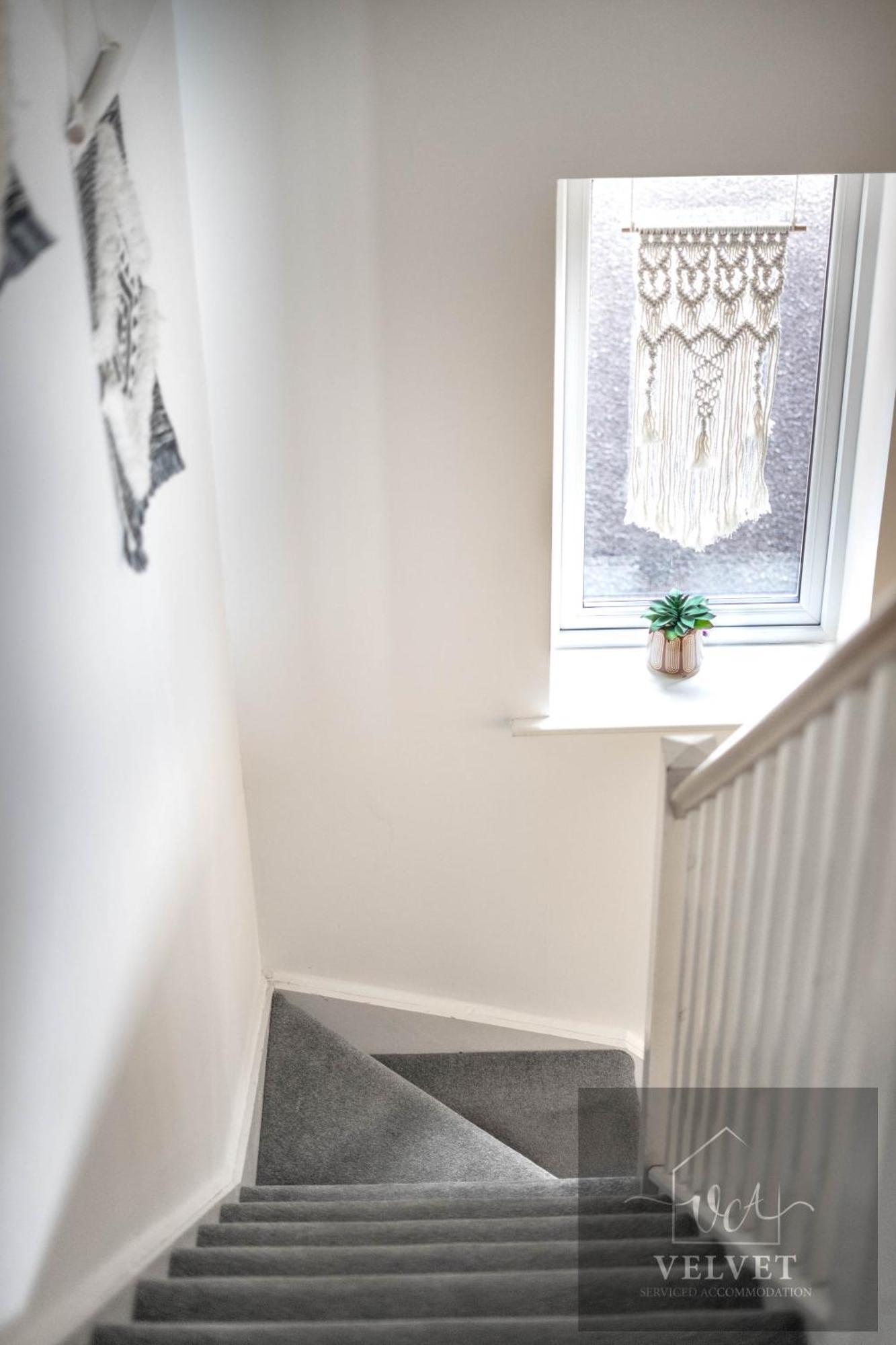 Spacious 1-Bedroom Home With Free Private Parking Swansea Exterior photo