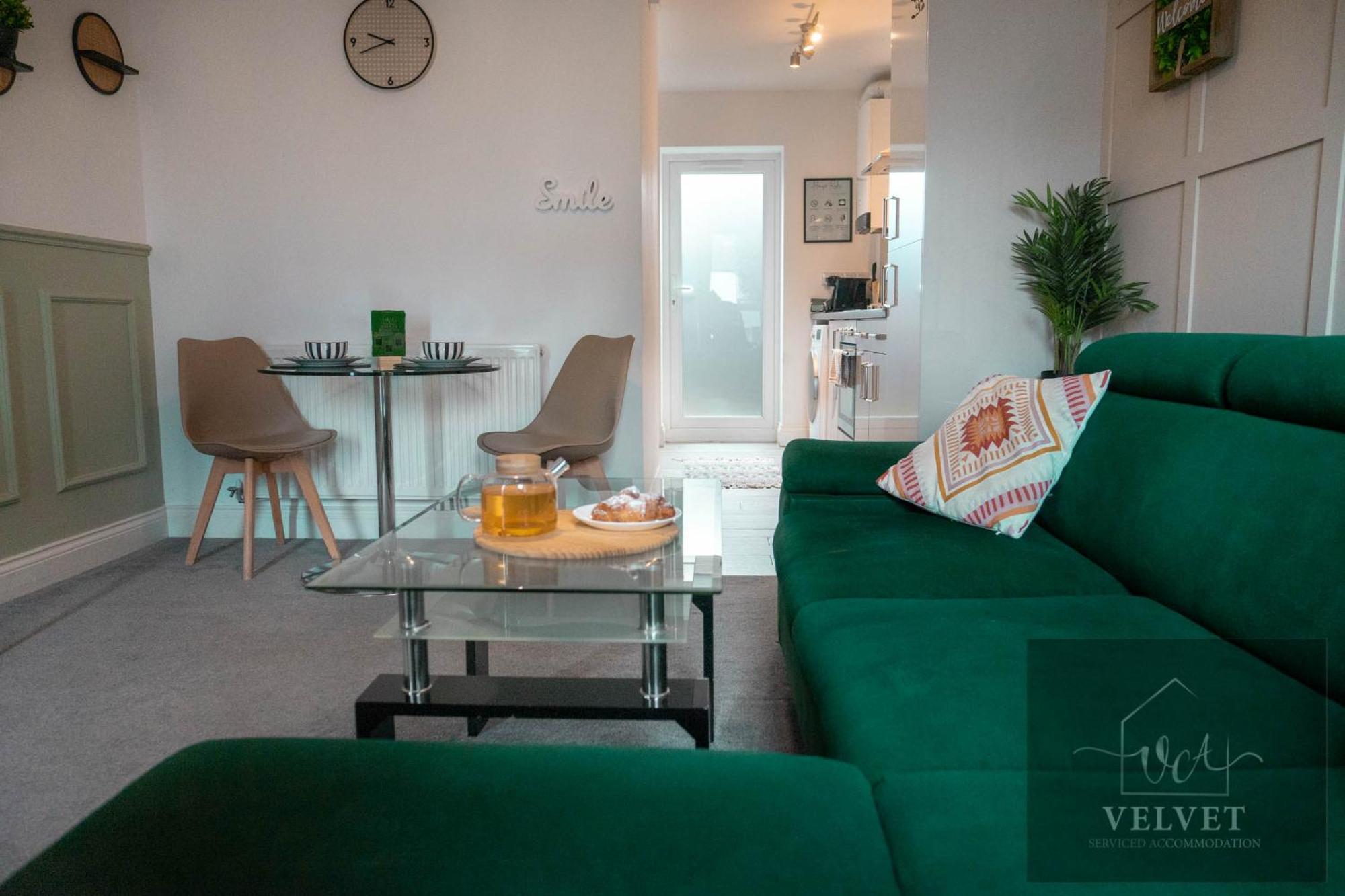 Spacious 1-Bedroom Home With Free Private Parking Swansea Exterior photo