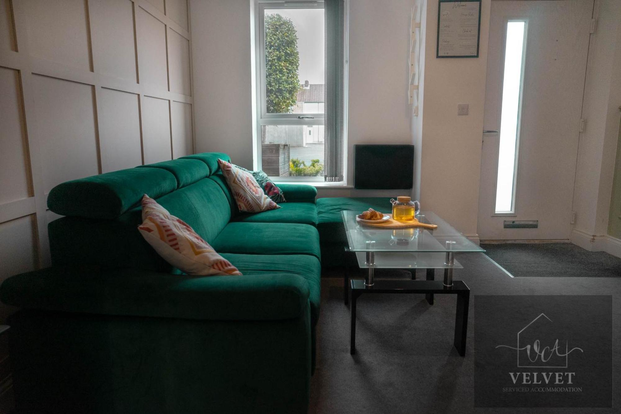 Spacious 1-Bedroom Home With Free Private Parking Swansea Exterior photo