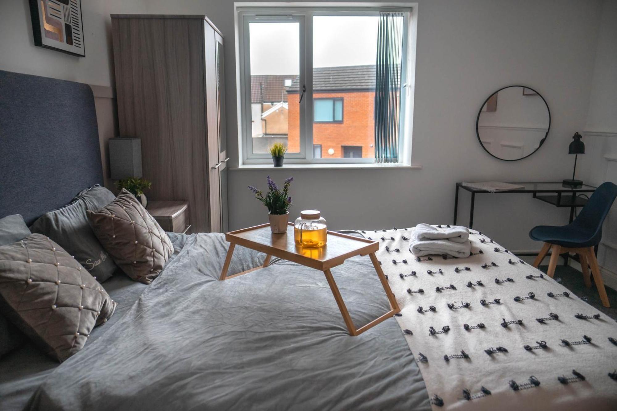 Spacious 1-Bedroom Home With Free Private Parking Swansea Exterior photo