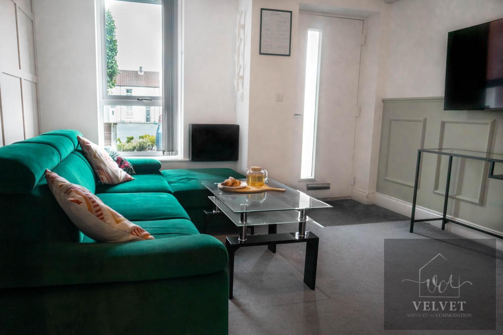 Spacious 1-Bedroom Home With Free Private Parking Swansea Exterior photo
